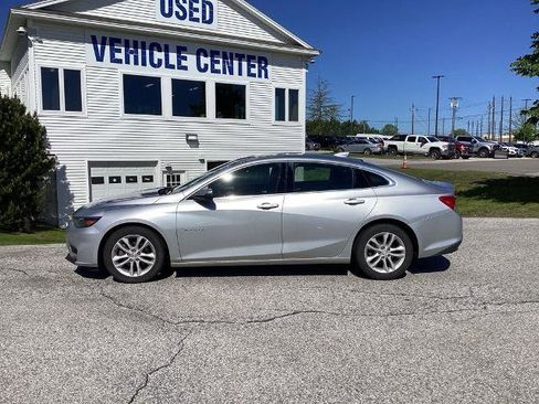 Used 2018 Chevrolet Malibu LT FWD image 3