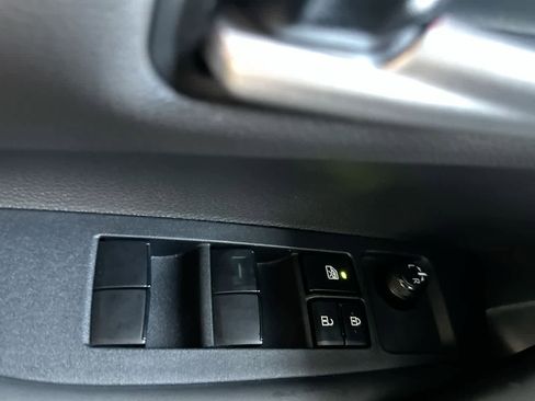 Used 2025 Toyota Corolla SE FWD image 17
