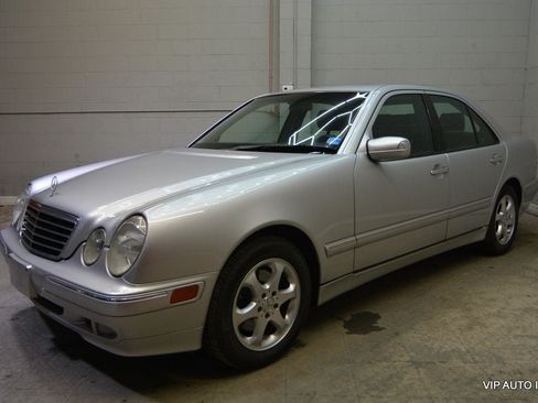 Used 2002 Mercedes-Benz E 320 Sedan image 2