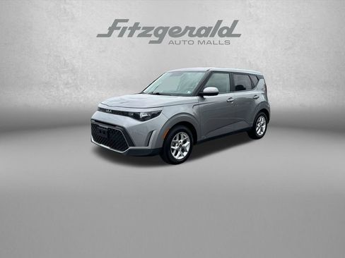 Used 2024 Kia Soul LX w/ Option Group 015 FWD image 3