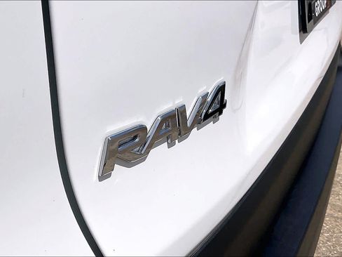Used 2025 Toyota RAV4 XLE FWD image 10