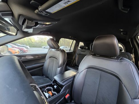 Used 2023 Jeep Grand Cherokee Altitude image 10