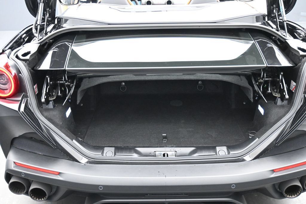 Used 2020 Ferrari Portofino RWD image 22