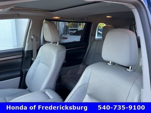 Used 2015 Toyota Highlander Limited AWD/4WD image 32