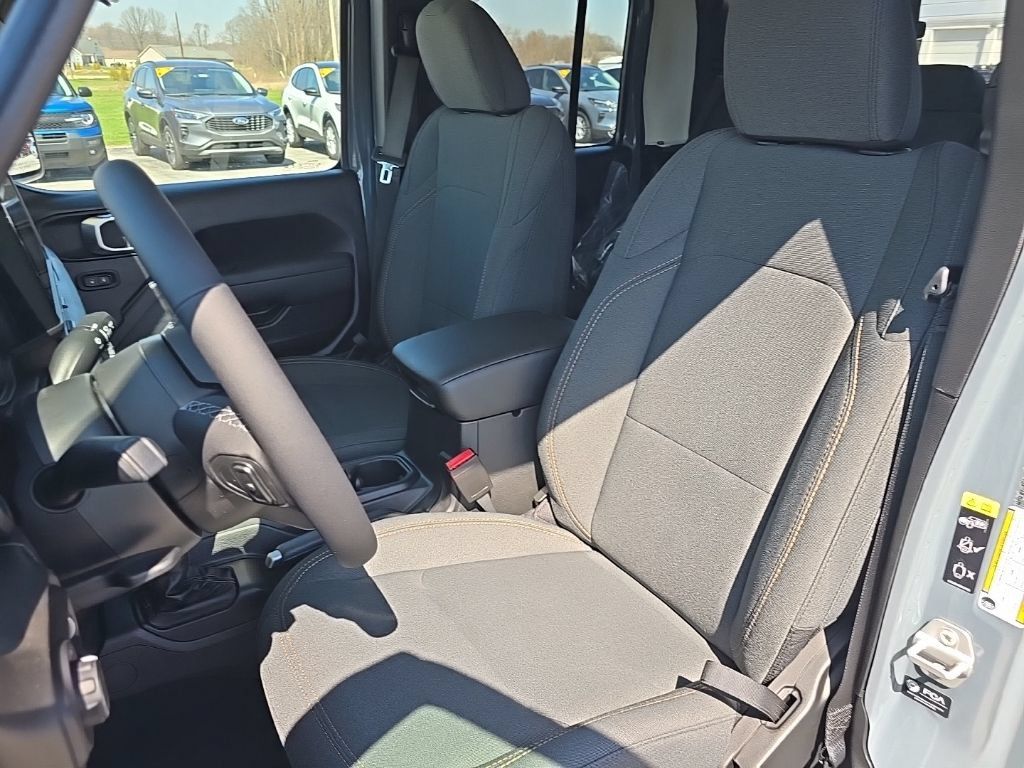 New 2026 Jeep Gladiator Sport AWD/4WD image 17