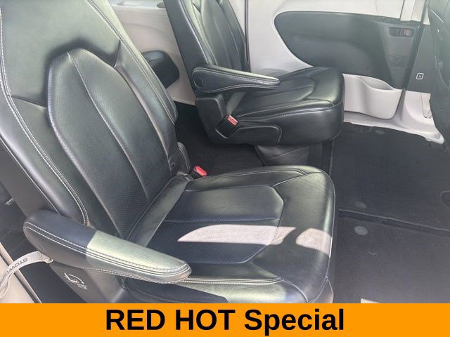 Used 2023 Chrysler Pacifica Touring-L FWD image 36