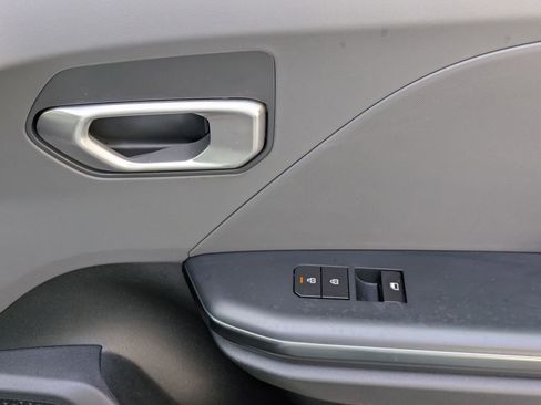 Used 2025 Kia K4 LXS image 32