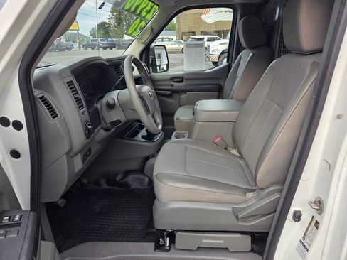 Used 2020 Nissan NV 3500 SV image 9