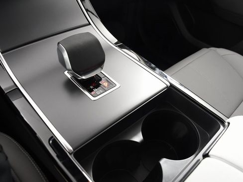 Used 2025 Land Rover Range Rover Velar Dynamic SE image 31