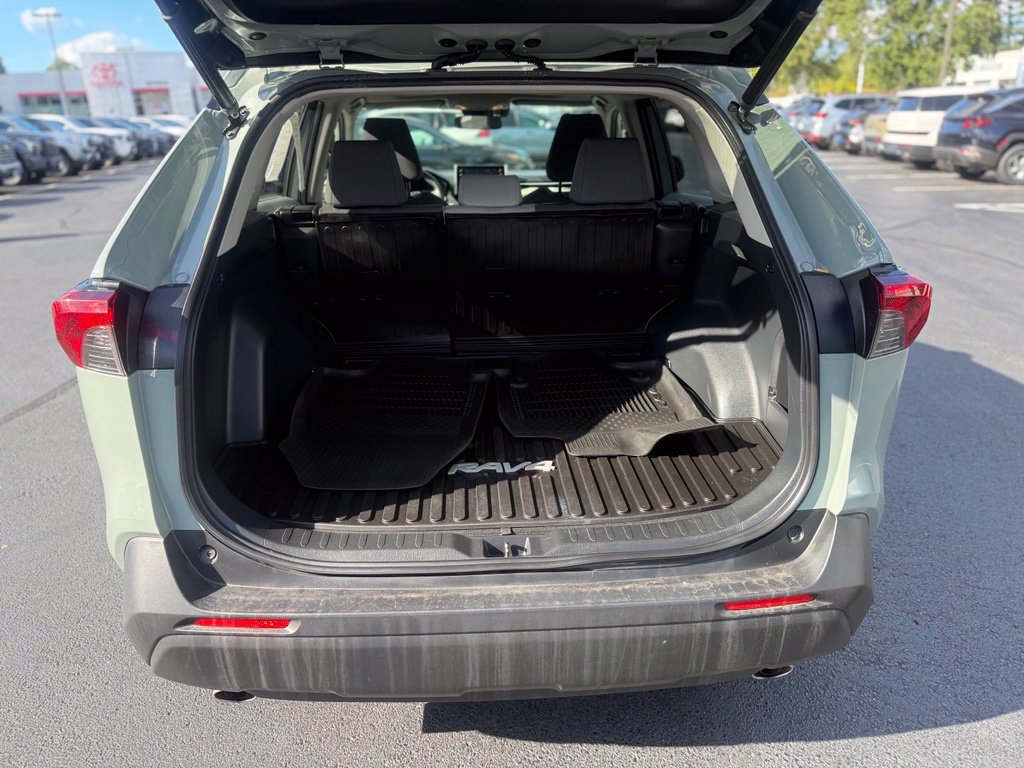 Used 2021 Toyota RAV4 XLE w/ Convenience Package AWD/4WD image 18
