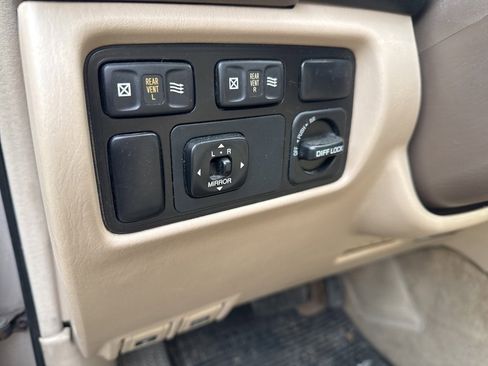 Used 1999 Toyota Land Cruiser image 16