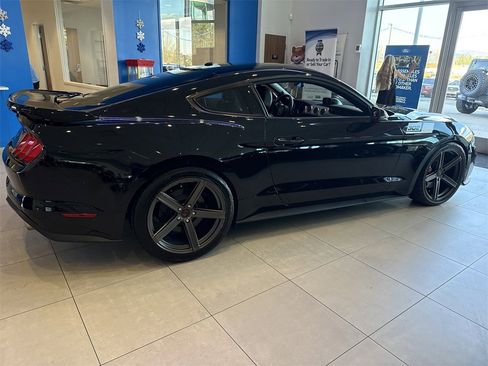 Used 2019 Ford Mustang GT Premium image 8