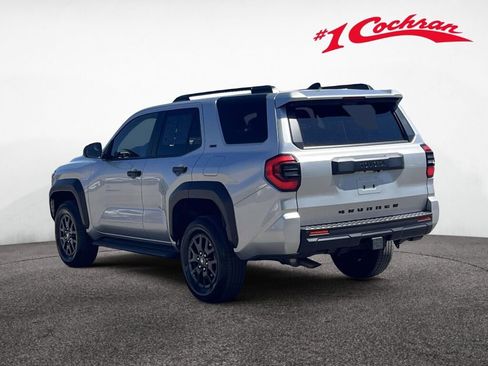 Used 2025 Toyota 4Runner SR5 AWD/4WD image 9