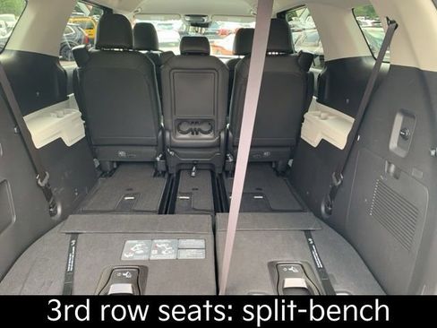 Used 2024 Kia Carnival LX image 18