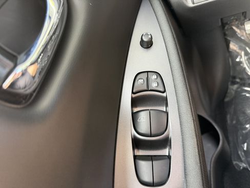 Used 2025 Nissan Leaf S FWD image 25