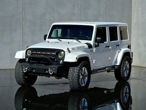 Used 2016 Jeep Wrangler Unlimited Sahara w/ Connectivity Group image 3