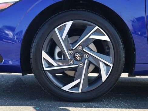 Used 2024 Hyundai Elantra SEL w/ Convenience Package image 9