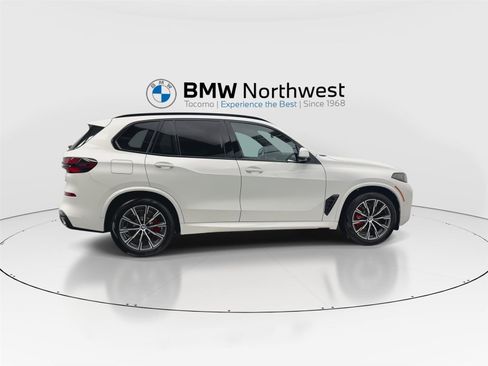 Used 2026 BMW X5 xDrive50e w/ M Sport Package AWD/4WD image 4