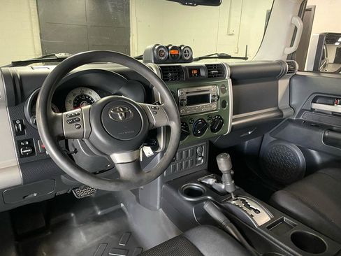 Used 2014 Toyota FJ Cruiser 4WD w/ Convenience Package image 13