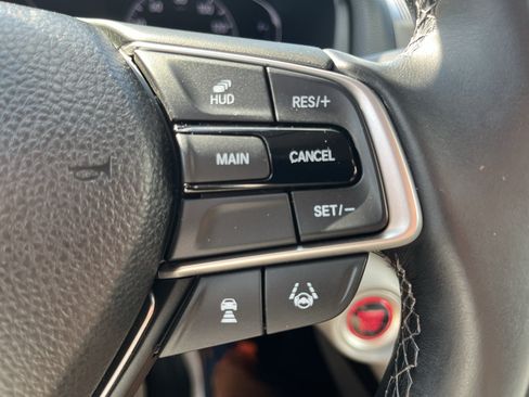 Used 2018 Honda Accord Touring image 18