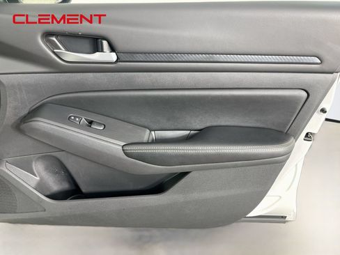 Used 2025 Nissan Altima 2.5 SV FWD image 37