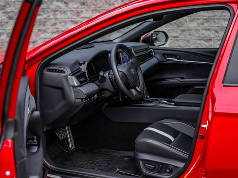 Certified 2025 Toyota Camry SE w/ Convenience Package image 24