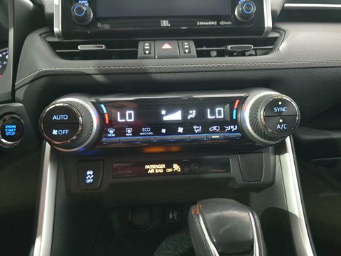 Used 2019 Toyota RAV4 XLE Premium FWD image 21