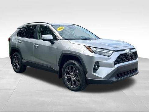 Used 2022 Toyota RAV4 XLE Premium AWD/4WD image 7