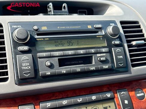 Used 2004 Toyota Camry XLE FWD image 17