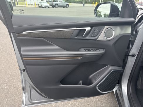 New 2026 Buick Enclave Avenir image 9