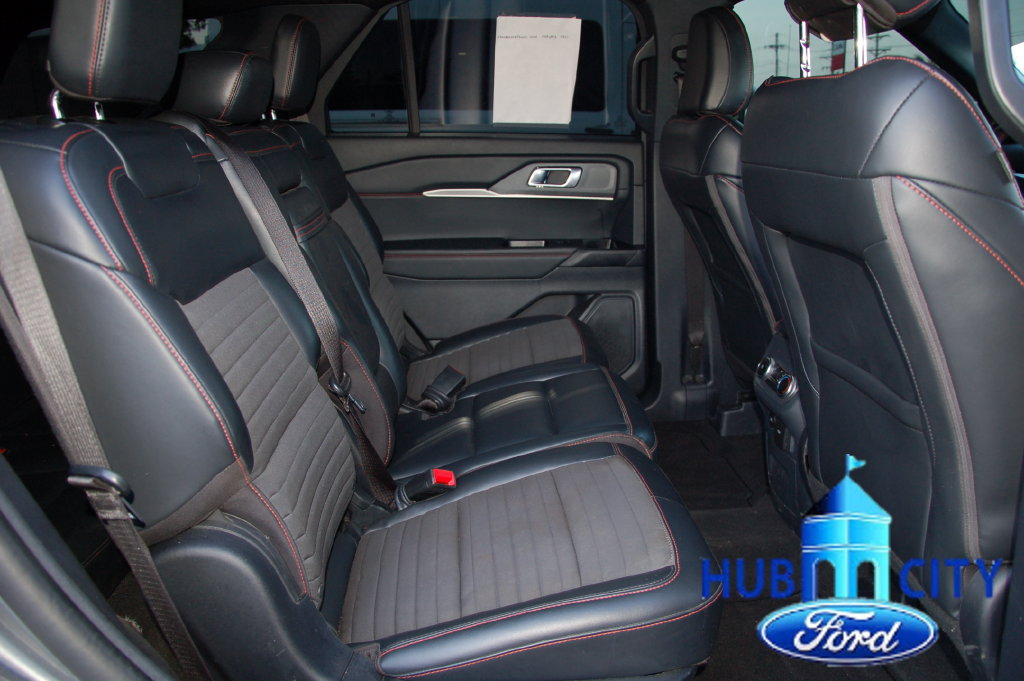 Used 2025 Ford Explorer ST-Line RWD image 14