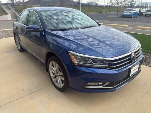 Used 2016 Volkswagen Passat 1.8T SEL Premium image 3