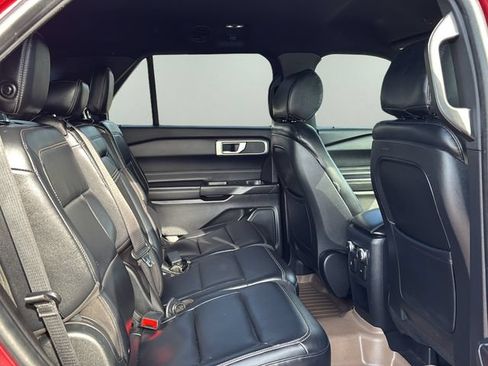 Used 2020 Ford Explorer XLT w/ Equipment Group 202A AWD/4WD image 12