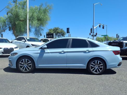 Used 2025 Volkswagen Jetta SE FWD image 9