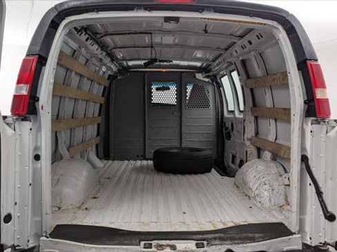 Used 2018 GMC Savana 2500 w/ Driver Convenience Package RWD image 16