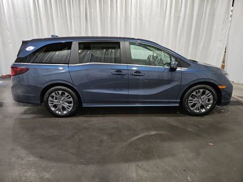 New 2026 Honda Odyssey Touring image 2