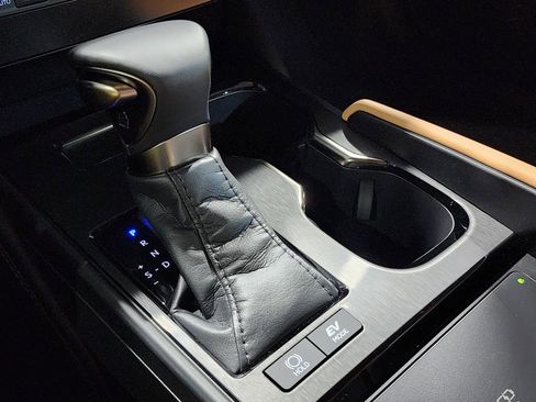 Used 2024 Lexus ES 300h w/ Premium Package image 24