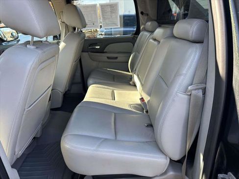 Used 2013 Chevrolet Avalanche LTZ image 17