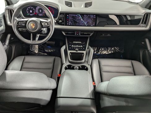 Certified 2025 Porsche Cayenne AWD/4WD image 21
