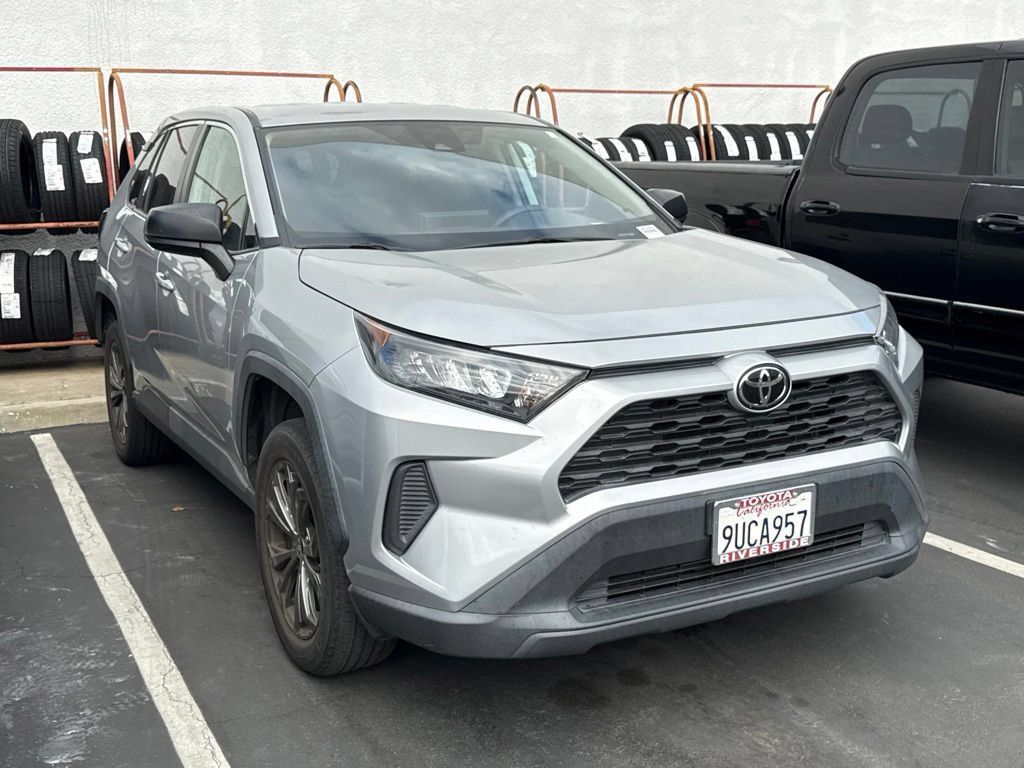 Used 2022 Toyota RAV4 LE FWD image 1
