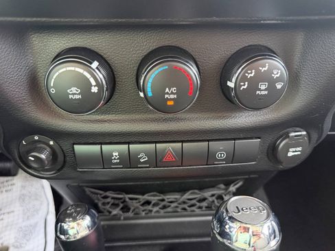 Used 2012 Jeep Wrangler Sahara AWD/4WD image 21