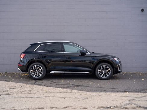 Certified 2025 Audi Q5 2.0T Premium Plus image 8