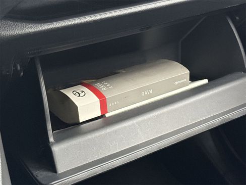 Used 2021 Toyota RAV4 XLE image 33