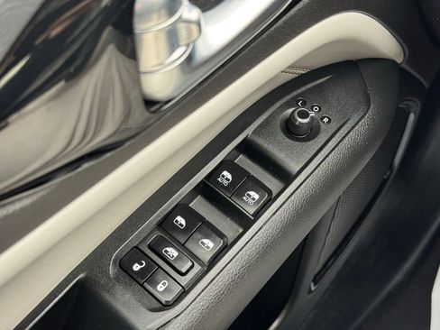 Used 2025 Jeep Compass Limited AWD/4WD image 31
