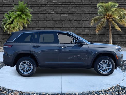 Used 2025 Jeep Grand Cherokee Laredo X w/ Luxury Tech Group I image 3