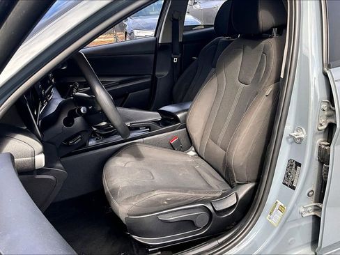 Used 2023 Hyundai Elantra SE w/ Preferred Accessory Package FWD image 20