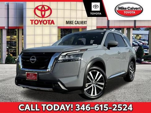 Used 2024 Nissan Pathfinder Platinum FWD image 1