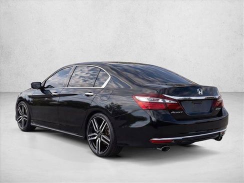 Used 2017 Honda Accord Sport image 5