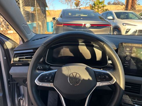 Used 2025 Volkswagen Jetta SE image 34