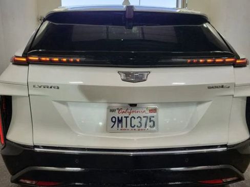 Used 2024 Cadillac Lyriq Luxury AWD/4WD image 2
